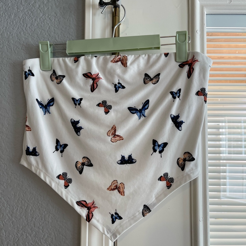 EUC Size M‎ Faded Rose Butterfly Tube Crop Top